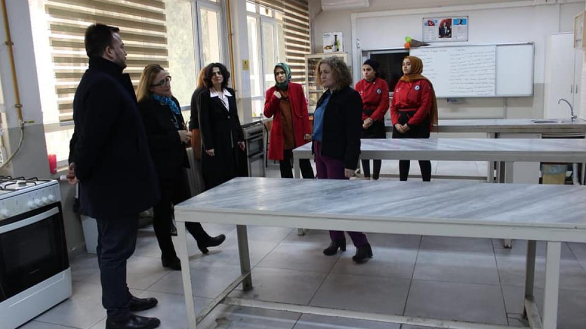 Sosyal Ortaklar ve Projeler Daire Başkanı Şennur ÇETİN'in Okulumuzu Ziyareti